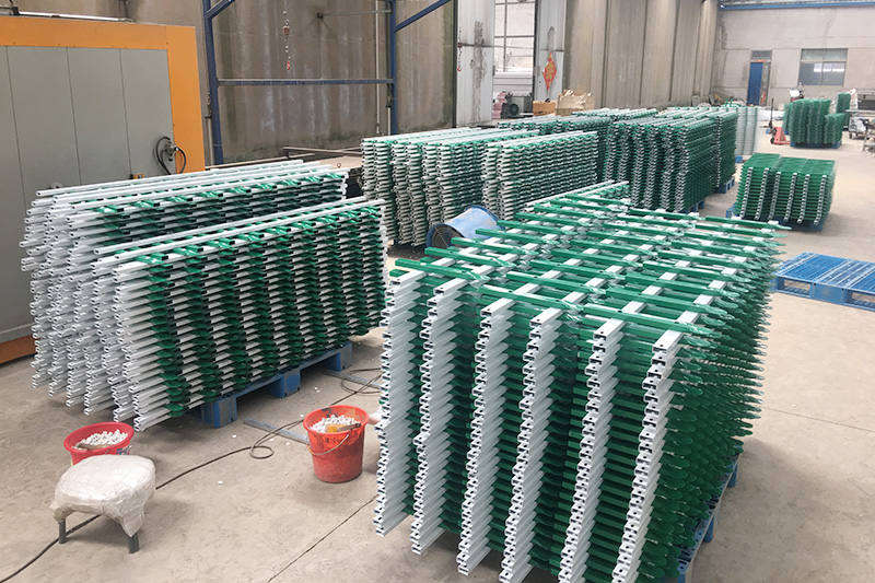 待發貨的草坪護欄