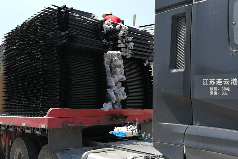 天星護欄發貨現場