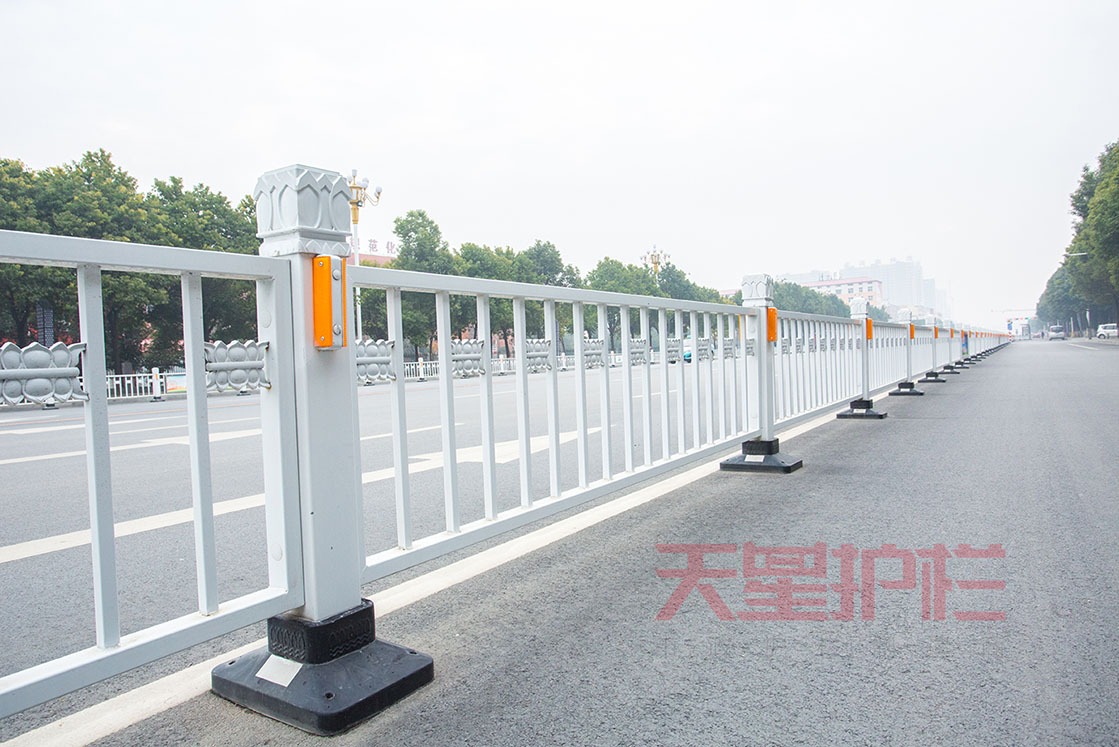 連云港天星金色蓮花道路護欄