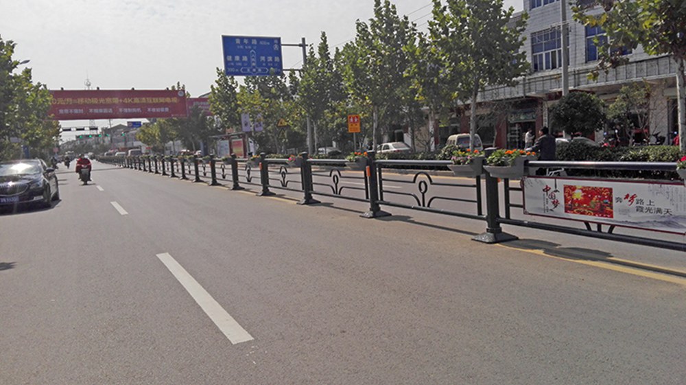 交通隔離護(hù)欄