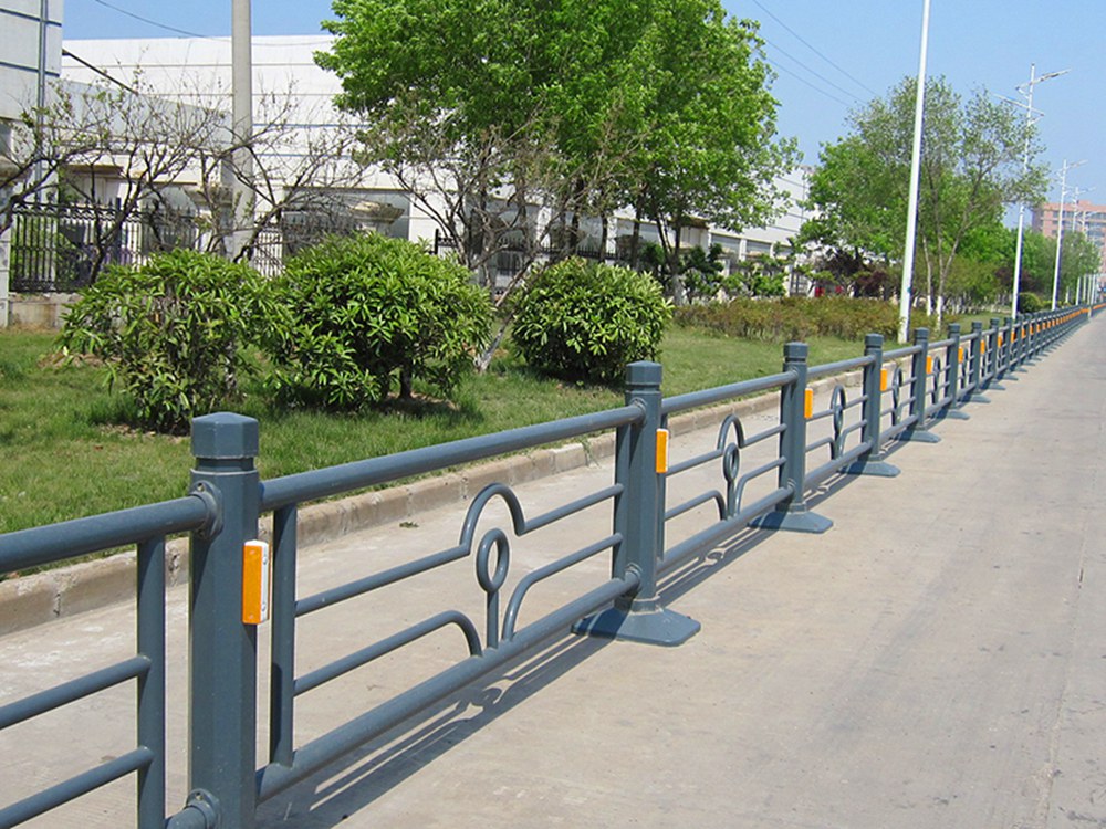 天星鋅鋼交通隔離護欄