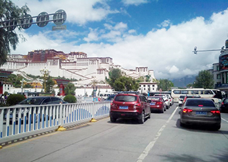 拉薩布達(dá)拉宮市政交通隔離護(hù)欄