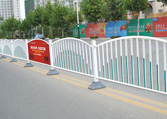 青海西寧人行道護(hù)欄（帶廣告牌）