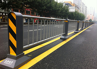 四川成都鋅鋼道路防撞護(hù)欄